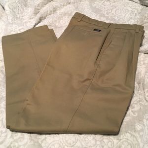 Never worn men's Dockers 32 x 30